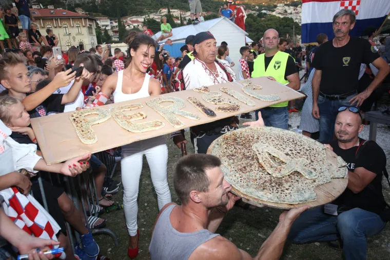 Samo za Ivana Peri&scaron;ića napravljen poseban soparnik s brojem njegovog dresa