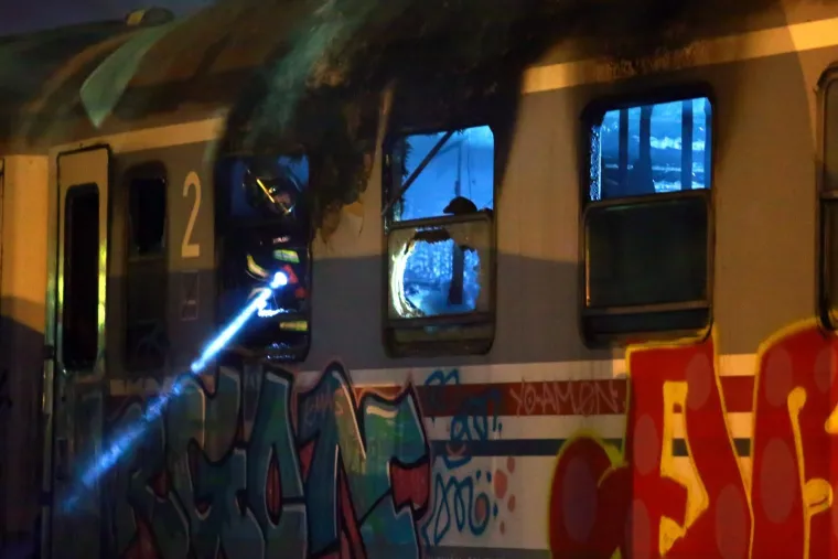 U srijedu oko 22 sata izbio je požar u putničkom vagonu koji se nalazi na ranzirnom dijelu Zagrebačkog glavnog kolodvora, u blizini Hrvatske pošte. U požaru nitko nije ozlijeđen.