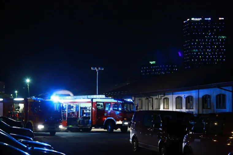 U srijedu oko 22 sata izbio je požar u putničkom vagonu koji se nalazi na ranzirnom dijelu Zagrebačkog glavnog kolodvora, u blizini Hrvatske pošte. U požaru nitko nije ozlijeđen.