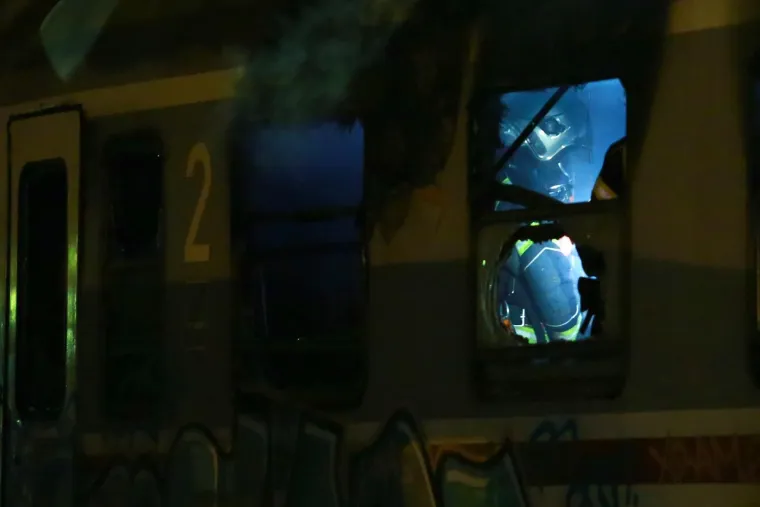 U srijedu oko 22 sata izbio je požar u putničkom vagonu koji se nalazi na ranzirnom dijelu Zagrebačkog glavnog kolodvora, u blizini Hrvatske pošte. U požaru nitko nije ozlijeđen.