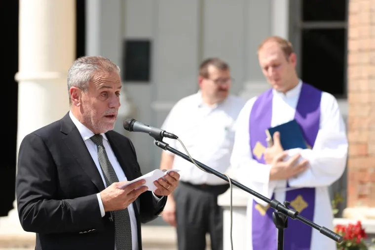 Posljednji ispraćaj Dragutina &Scaron;urbeka na groblju Mirogoj