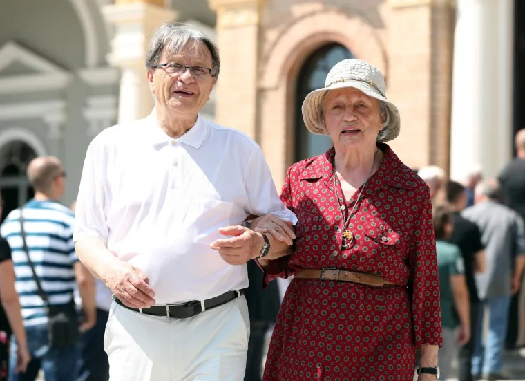 Posljednji ispraćaj Dragutina &Scaron;urbeka na groblju Mirogoj