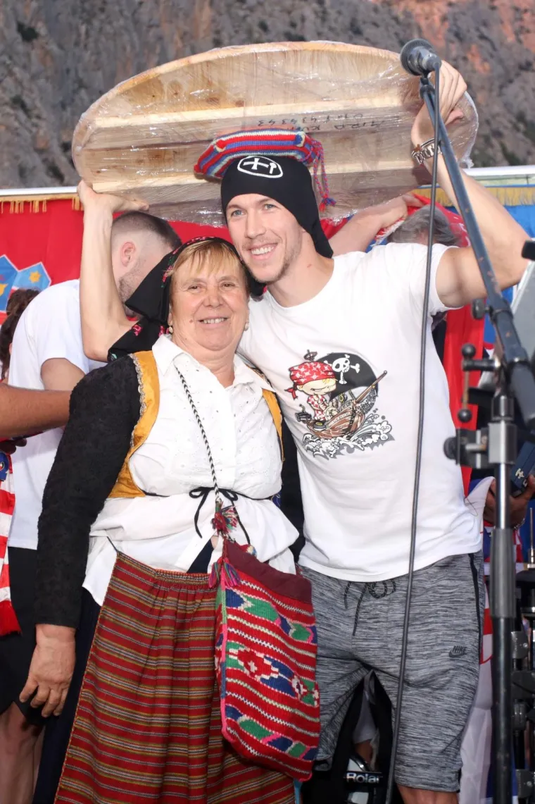 OMI&Scaron; SLAVI IVANA PERI&Scaron;IĆA: Pripremljen posebni soparnik sa brojem dresa srebrnog Vatrenog