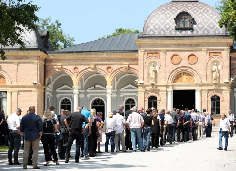 POKOPAN DRAGUTIN &Scaron;URBEK: Od jednog od najvećih hrvatskih sporta&scaron;a oprostili se Ćiro, Janica, Mavrović, Primorac...