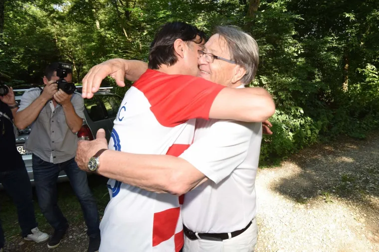 DALIĆ NAPRAVIO FE&Scaron;TU NA VIKENDICI: Pozvao novinare, političare, a najvi&scaron;e se obradovao svom mentoru