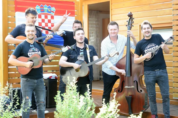 19.07.2018., Varazdin - Izbornik hrvatske nogometne reprezentacije Zlatko Dalic ugostio je prijatelje i novinare na svojoj vikendici na Dravi. Mejasi Photo: Vjeran Zganec-Rogulja/PIXSELL