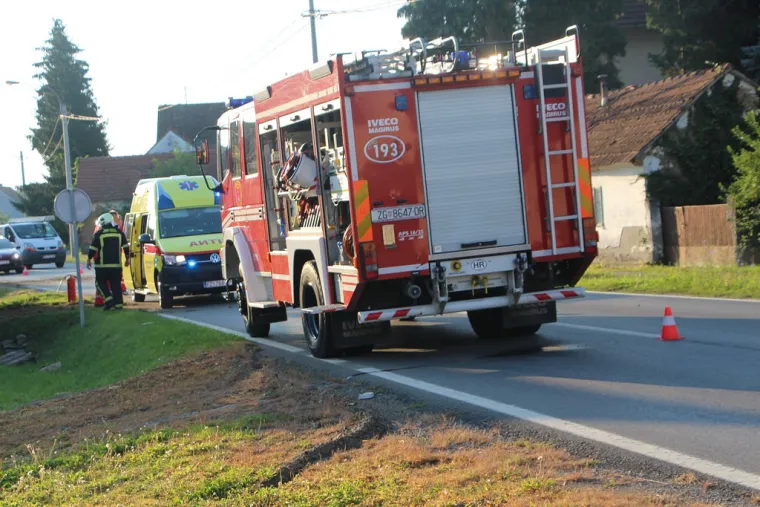 NESREĆA KOD POŽEGE: Kamion sletio s ceste i zabio se u kuću te je potpuno uni&scaron;tio