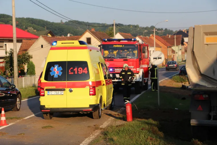 NESREĆA KOD POŽEGE: Kamion sletio s ceste i zabio se u kuću te je potpuno uni&scaron;tio