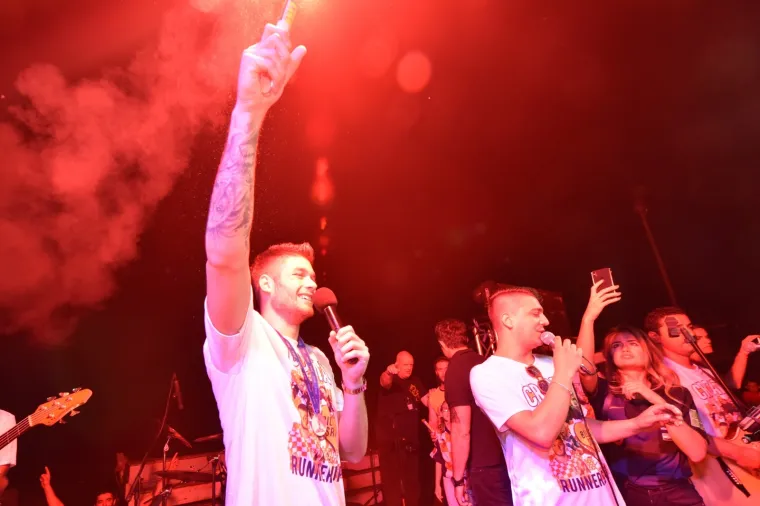 Hrvatska i dalje dočekuje svoje heroje: Pogledajte doček Duje Ćaleta