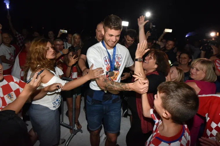 Hrvatska i dalje dočekuje svoje heroje: Pogledajte doček Duje Ćaleta