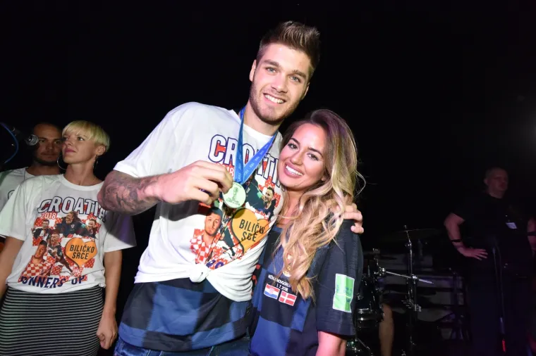 SPEKTAKULARNI DOČEK ĆALETE-CARA: Bilice napravile fe&scaron;tu za svog srebrnog Vatrenog