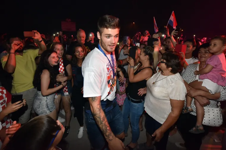 SPEKTAKULARNI DOČEK ĆALETE-CARA: Bilice napravile fe&scaron;tu za svog srebrnog Vatrenog