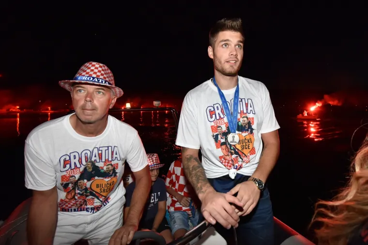 SPEKTAKULARNI DOČEK ĆALETE-CARA: Bilice napravile fe&scaron;tu za svog srebrnog Vatrenog