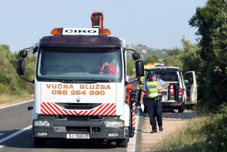 Pri slijetanju automobila s kolnika jedna osoba poginula