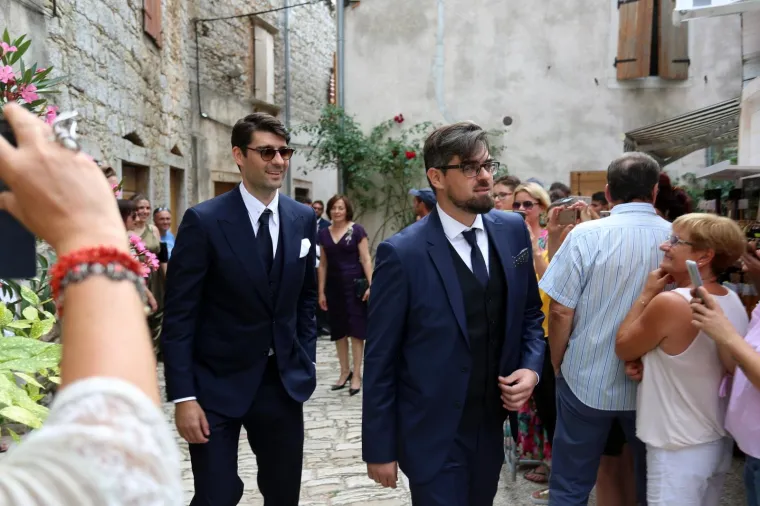 Vedran Ćorluka čekao ju je s kumom, bratom Vedranom