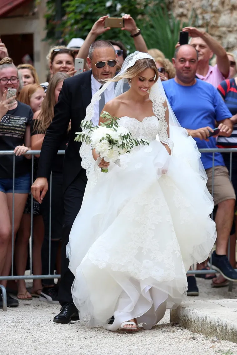 Franka Batelić stigla je pred crkvu