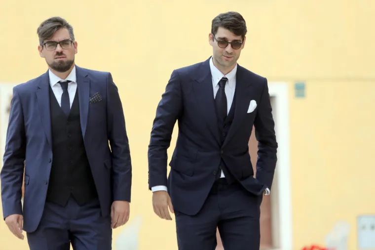 [FOTOGALERIJA] Ćorluka sa svatovima dočekao Franku pred crkvom, izgledaju prekrasno i presretno