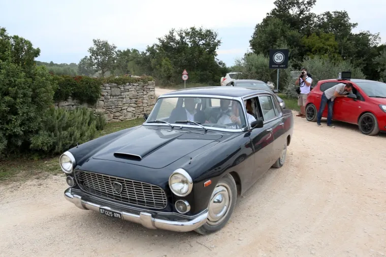 SRETNI MLADENCI STIGLI SU U VILU MENEGHETTI: Kreće velika fe&scaron;ta na bajkovitom imanju