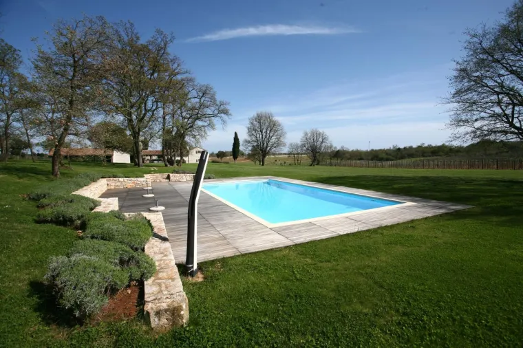 SRETNI MLADENCI STIGLI SU U VILU MENEGHETTI: Kreće velika fe&scaron;ta na bajkovitom imanju