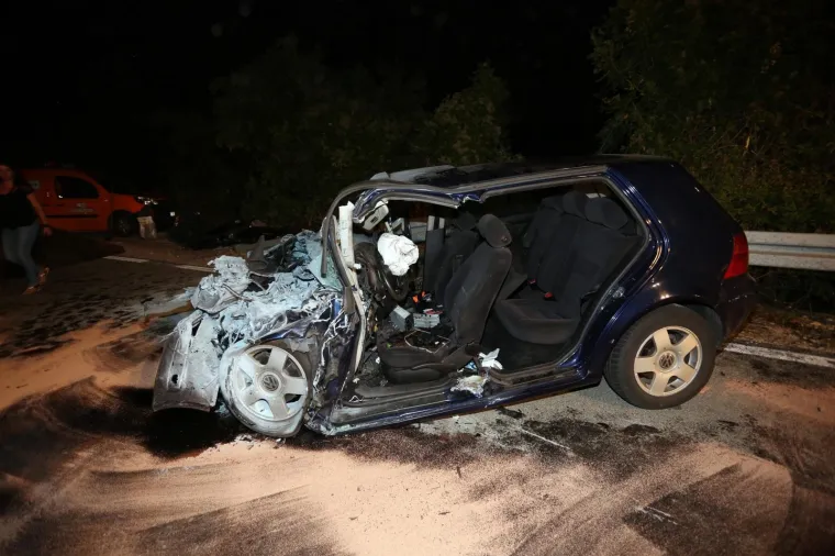 UŽAS U ISTRI: U stravičnoj prometnoj nesreći poginula dva mladića