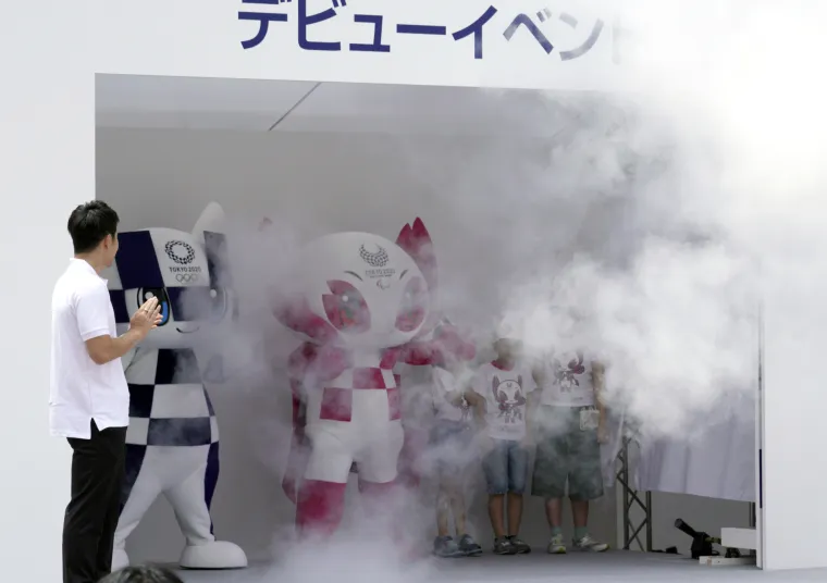 Miraitowa i Someity imena su maskota sljedećih Olimpijskih i Paraolimpijskih igara koje će biti održane u Tokiju 2020. godine, a izabrali su ih učenici osnovnih škola u Japanu, objavili su u nedjelju organizatori Igara.