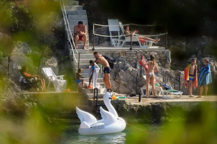 DEJAN LOVREN LJETUJE S POZNATIM GLUMCEM: Pogledajte &scaron;to rade kada se trude biti ozbiljni