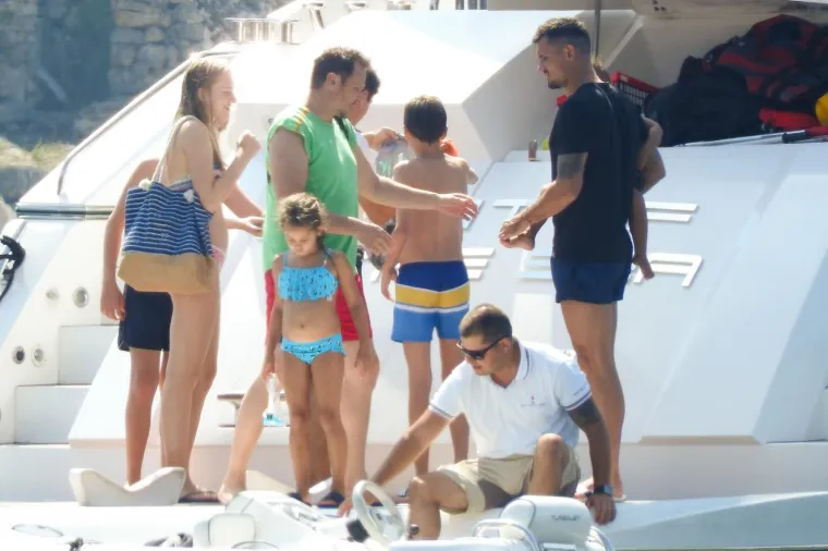 DEJAN LOVREN LJETUJE S POZNATIM GLUMCEM: Pogledajte &scaron;to rade kada se trude biti ozbiljni