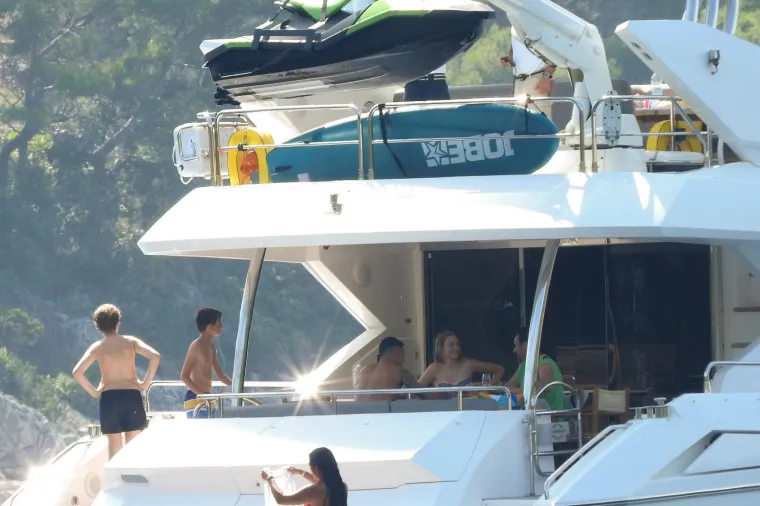 DEJAN LOVREN LJETUJE S POZNATIM GLUMCEM: Pogledajte &scaron;to rade kada se trude biti ozbiljni