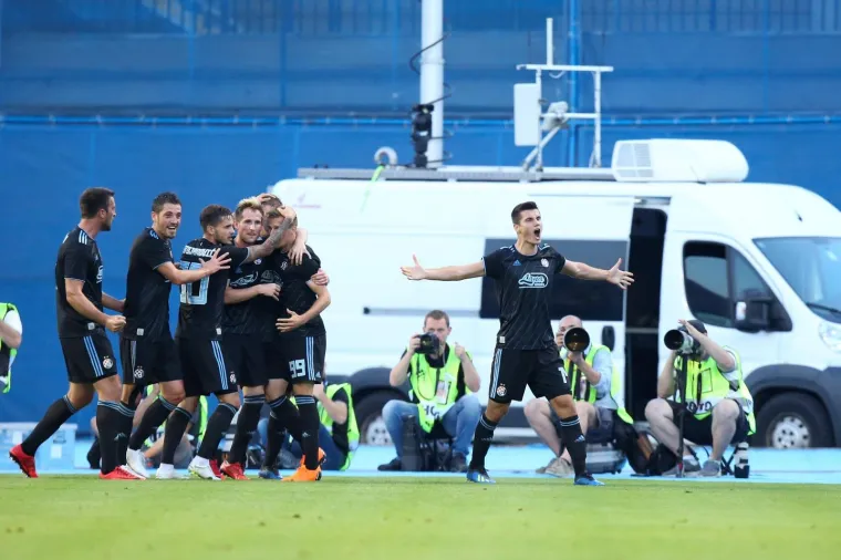 NEVJEROJATNA PLAVA NOĆ NA MAKSIMIRU: Ovako je izgledala velika Dinamova pobjeda nad Hapoelom