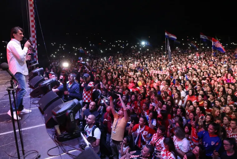DALIĆ STIGAO U LIVNO: Dočekali ga deseci tisuća fanova