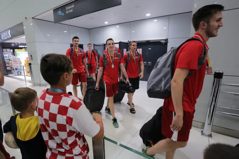 Vratili se Europski srebrni, ko&scaron;arka&scaron;ka reprezentacija do 20 godina