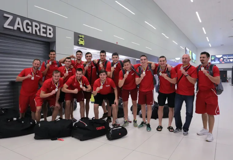 Vratili se Europski srebrni, ko&scaron;arka&scaron;ka reprezentacija do 20 godina