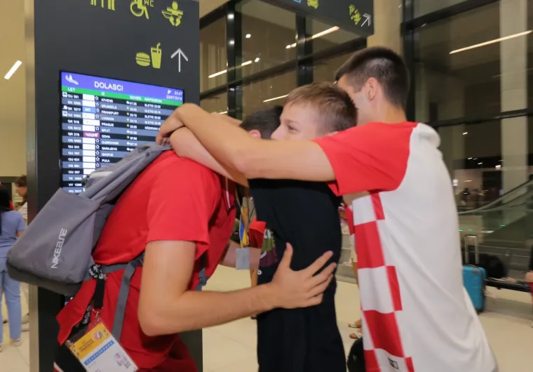 Vratili se Europski srebrni, ko&scaron;arka&scaron;ka reprezentacija do 20 godina