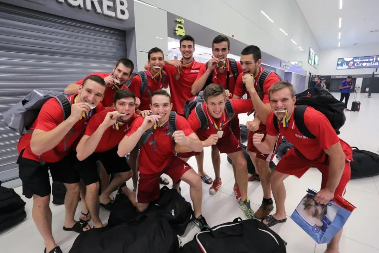 Vratili se Europski srebrni, ko&scaron;arka&scaron;ka reprezentacija do 20 godina