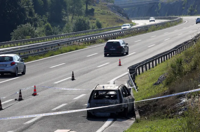 Vrbovsko: Na autocesti planuo automobil, izgorjela osoba