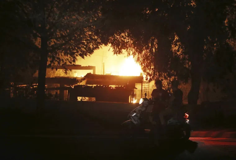 Vi&scaron;e od 20 osoba poginulo u &scaron;umskim požarima u blizini Atene