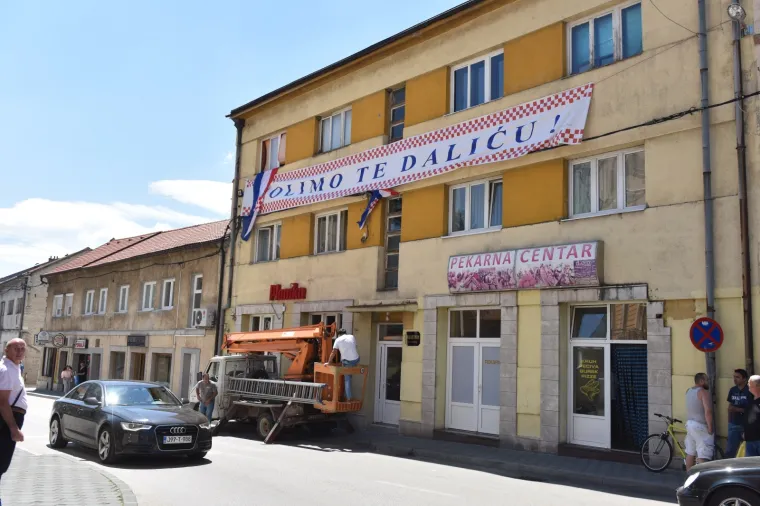 Livno čeka Dalića: Osvanuli plakati dobrodo&scaron;lice i mural za hrvatskog izbornika