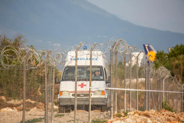 TE&Scaron;KA NESREĆA U DUBROVNIKU: Tri osobe ozlijeđene u padu manjeg zrakoplova u zračnoj luci