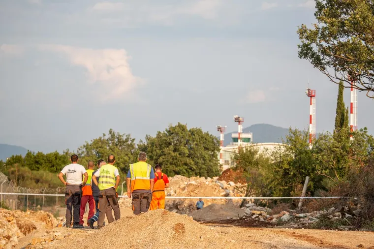 TE&Scaron;KA NESREĆA U DUBROVNIKU: Tri osobe ozlijeđene u padu manjeg zrakoplova u zračnoj luci