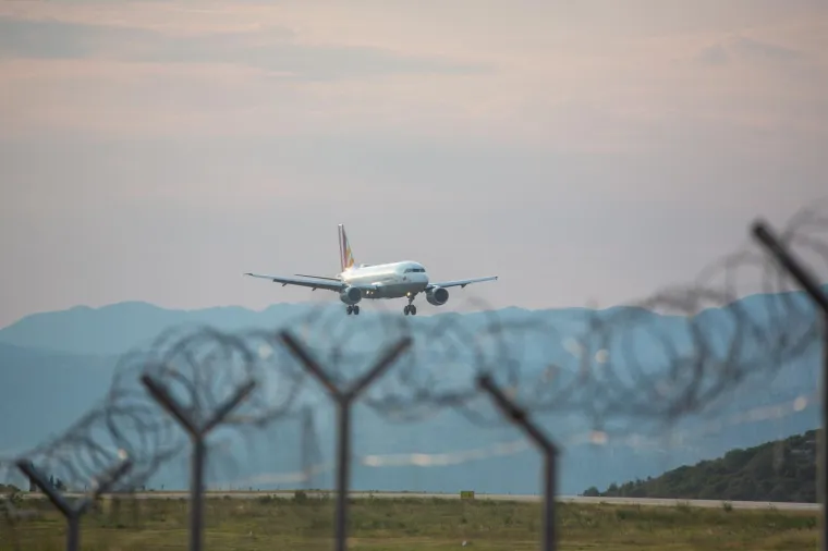 TE&Scaron;KA NESREĆA U DUBROVNIKU: Tri osobe ozlijeđene u padu manjeg zrakoplova u zračnoj luci