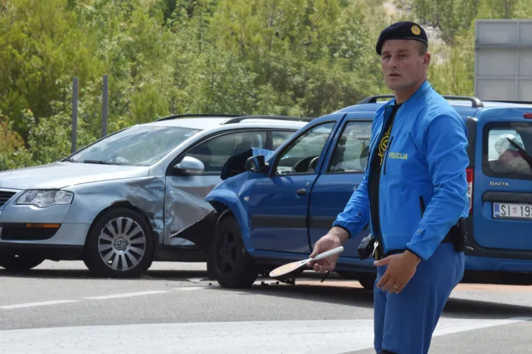 FOTO Osam osoba ozlijeđeno u prometnoj nesreći kod &Scaron;ibenika