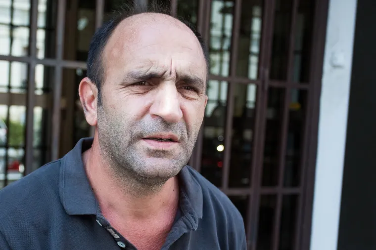 Kurd Nurettin Oral pu&scaron;ten je u srijedu oko 14 sati iz zatvora u Osijeku, gdje je bio u ekstradicijskom pritvoru ravno godinu dana. Odvezen je u &scaron;vicarsku ambasadu u Zagrebu te će biti upućen u &Scaron;vicarsku, u kojoj on i njegova obitelj već 13 godina imaju politički azil.