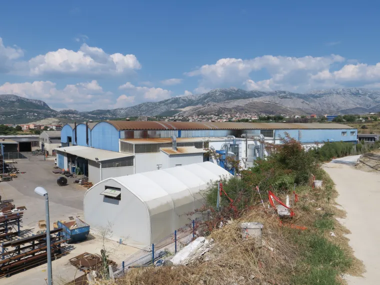 Split: U požaru i eksploziji jedna je osoba ozlijeđena i hitno prebačena u bolnicu