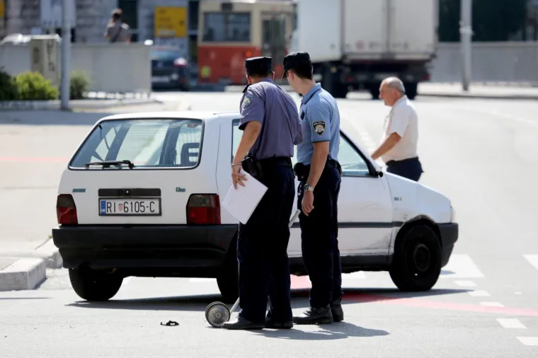 Rijeka: U prometnoj nesreći u centru grada ozlijeđen policajac