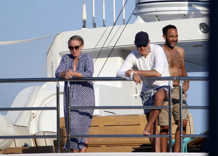 SRNINA SUPRUGA UŽIVA NA LUKSUZNOJ JAHTI: S prijateljima plovi na 57 metara dugačkom brodu