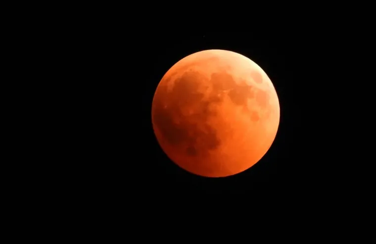 Zapanjujuće fotografije pomrčine Mjeseca diljem planete: Evo kako izgleda iz Hrvatske