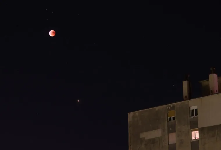Zapanjujuće fotografije pomrčine Mjeseca diljem planete: Evo kako izgleda iz Hrvatske