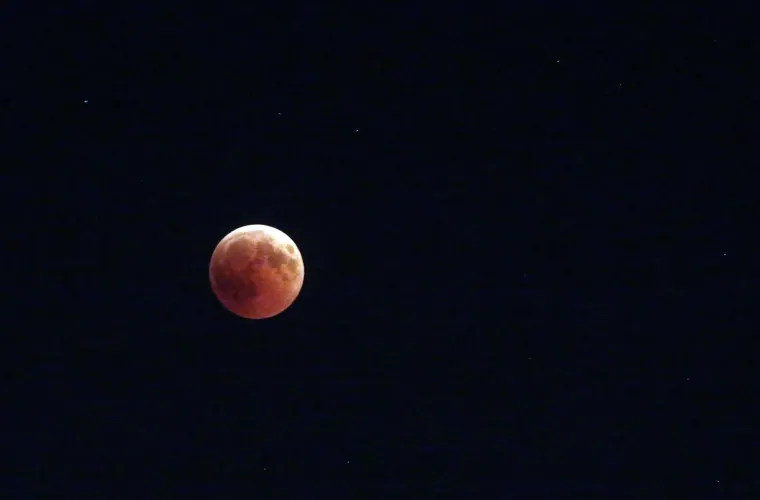 Zapanjujuće fotografije pomrčine Mjeseca diljem planete: Evo kako izgleda iz Hrvatske