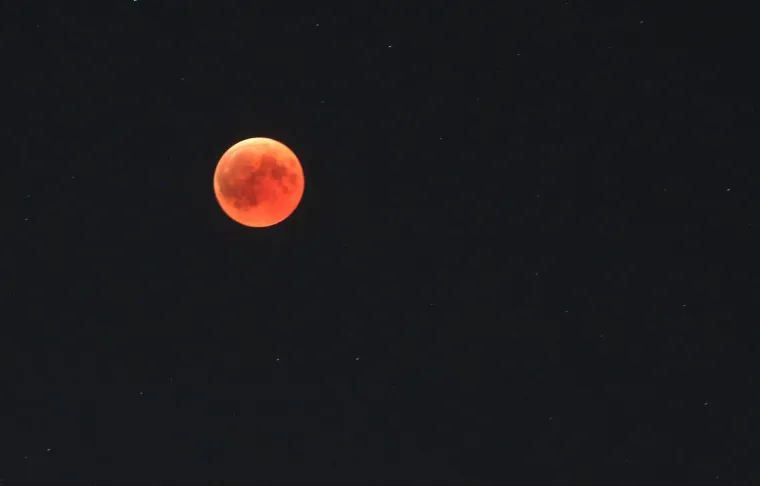 Zapanjujuće fotografije pomrčine Mjeseca diljem planete: Evo kako izgleda iz Hrvatske