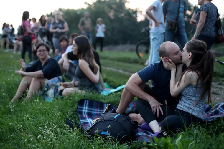 Gledanje najduže potpune pomrčine Mjeseca ovog stoljeća